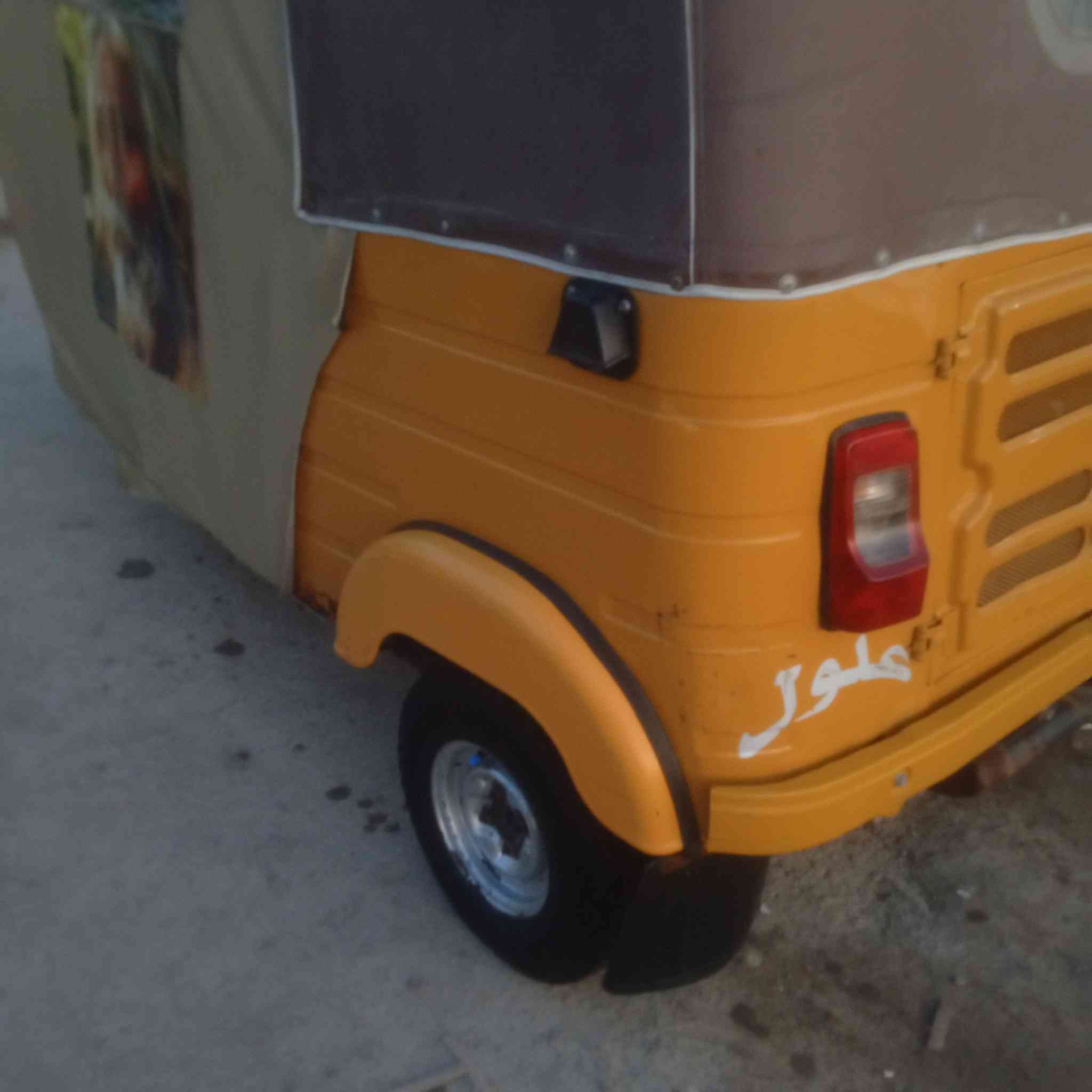 تكتك للبيع موديل 2020  مكفوله لا ضربه ولا صبغ  عده الخياسات بيها شويه مكينته تخبل 6700 وبيها مجال ***********
