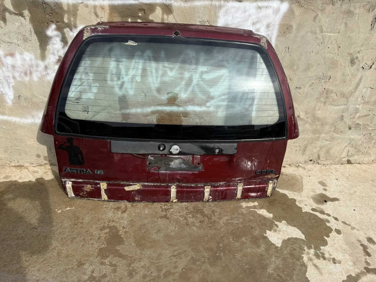 السلام عليكم عندي بوند مال استره  ٣ أبواب  صندوق خلفي ٤  بطين  زاد عطل زاد دركه سعر ٢٠٠ بي مجال  رقم تلفون  ***********
