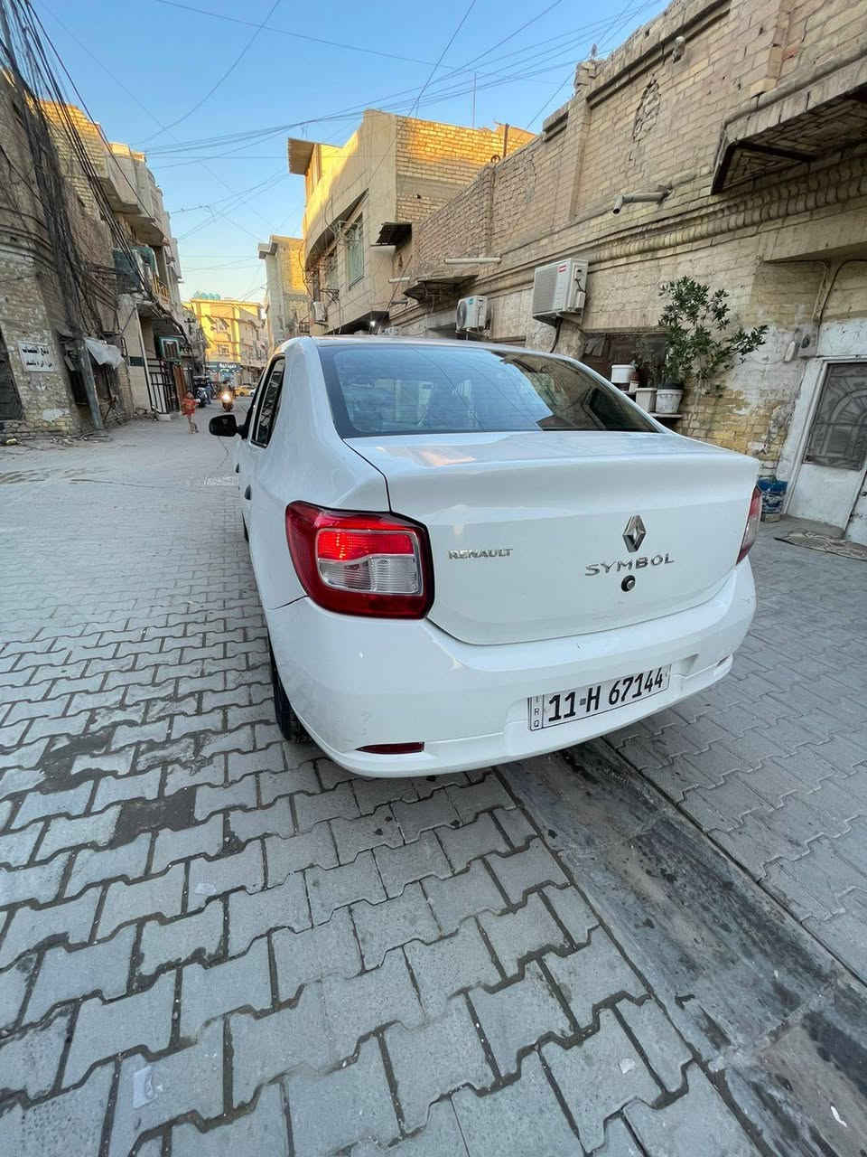 السلام عليكم رينو سيمبل موديل 2016 ماشيه 165بيه باب صبغ وشبر بالهلال جاملع شبر صبغ سياره حره بسمي سنويه جديده مكان الاعظميه ***********
