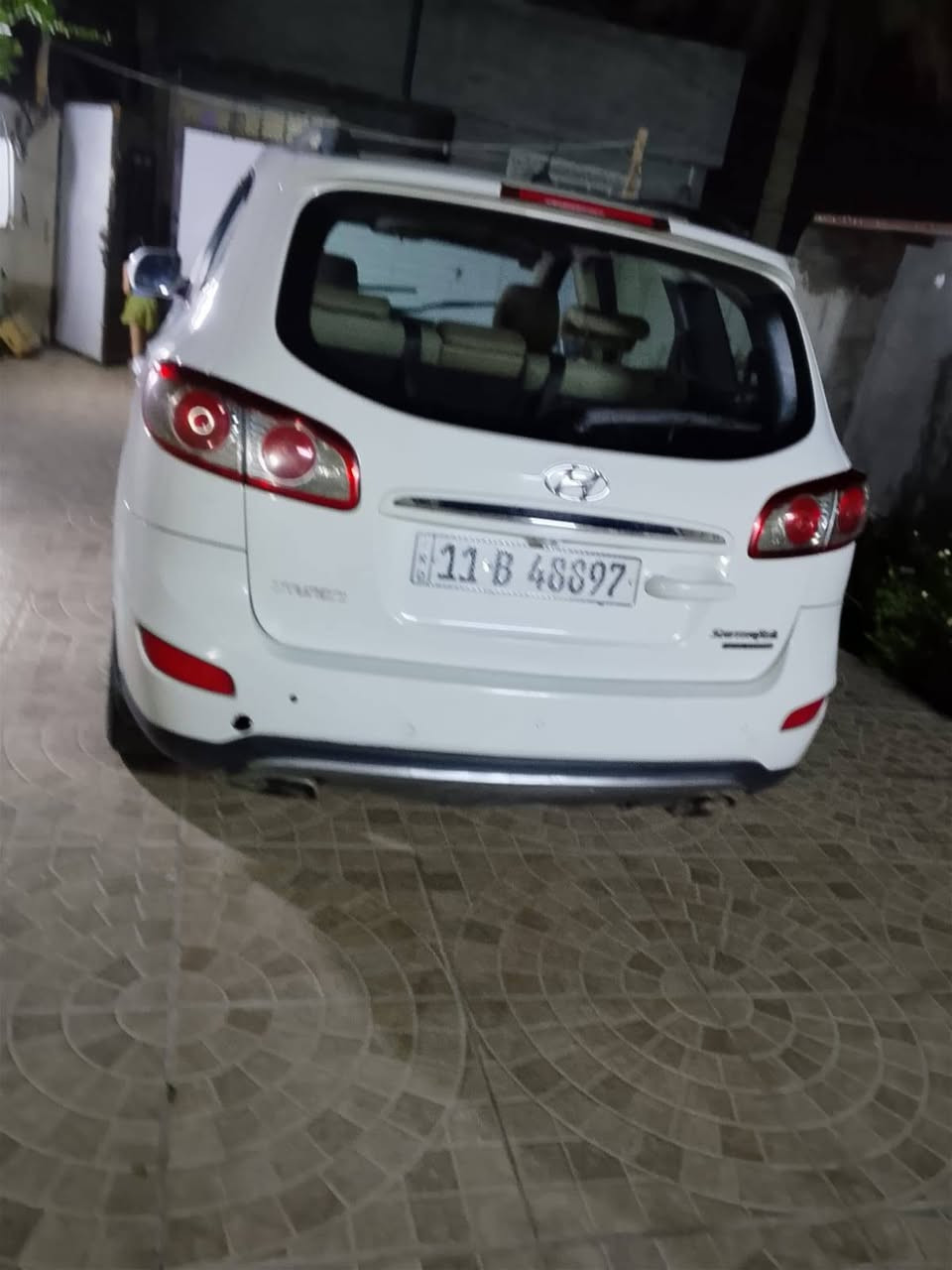 مديل 12 شركة عامه خليجي***********
سلايد روف 
محرك سته 
سبعه راكب 
داخل بيجي 
سياره بيها 3قطع تبديل بدون دواخل  نفس لون 
سياره مال بيت رقم بغداد هزة ورقم جديد 
باقي تفاصيل اتصل عل رقم ...سعر 115وبيها مجال بسيط ما اتوقع اكو هيج سعر بس متوازيين عل بيعتها مكاني بغداد المدائن سلمان باك
