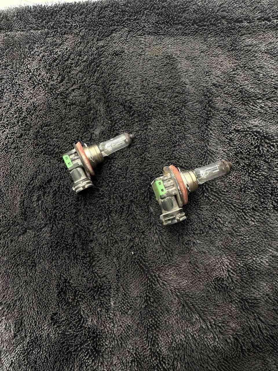 غراض افنجر
السلام عليكم عندي غراض افنجر بلاديه للبيع 
❇️مازده جهة السايق لا كسر ولا فطر وكل قواعدها سليمه يرادلها جلي اذا تريد / 75 الف 
❇️منظومه زنون حتى ال لدات موجوده / 60 الف 
❇️باب خلف السايق بطانه كامله حتى الفيش كامله ولاستيكات الباب و كلشي داخلي موجود والخارج شوفه عينكم / 100 الف 
❇️قاعده فيتبم مال تفصيخ جديده لوك مشتريها وطلعت مو مالتها وماصرلي وكت ارجعها  / 50 الف 
❇️كلوبات هالوجين مال السياره بلاديه عالي / 5 الاف الزوج
الي يريدهن شلع 250 الف ✅
مكاني بغداد - المنصور ***********
