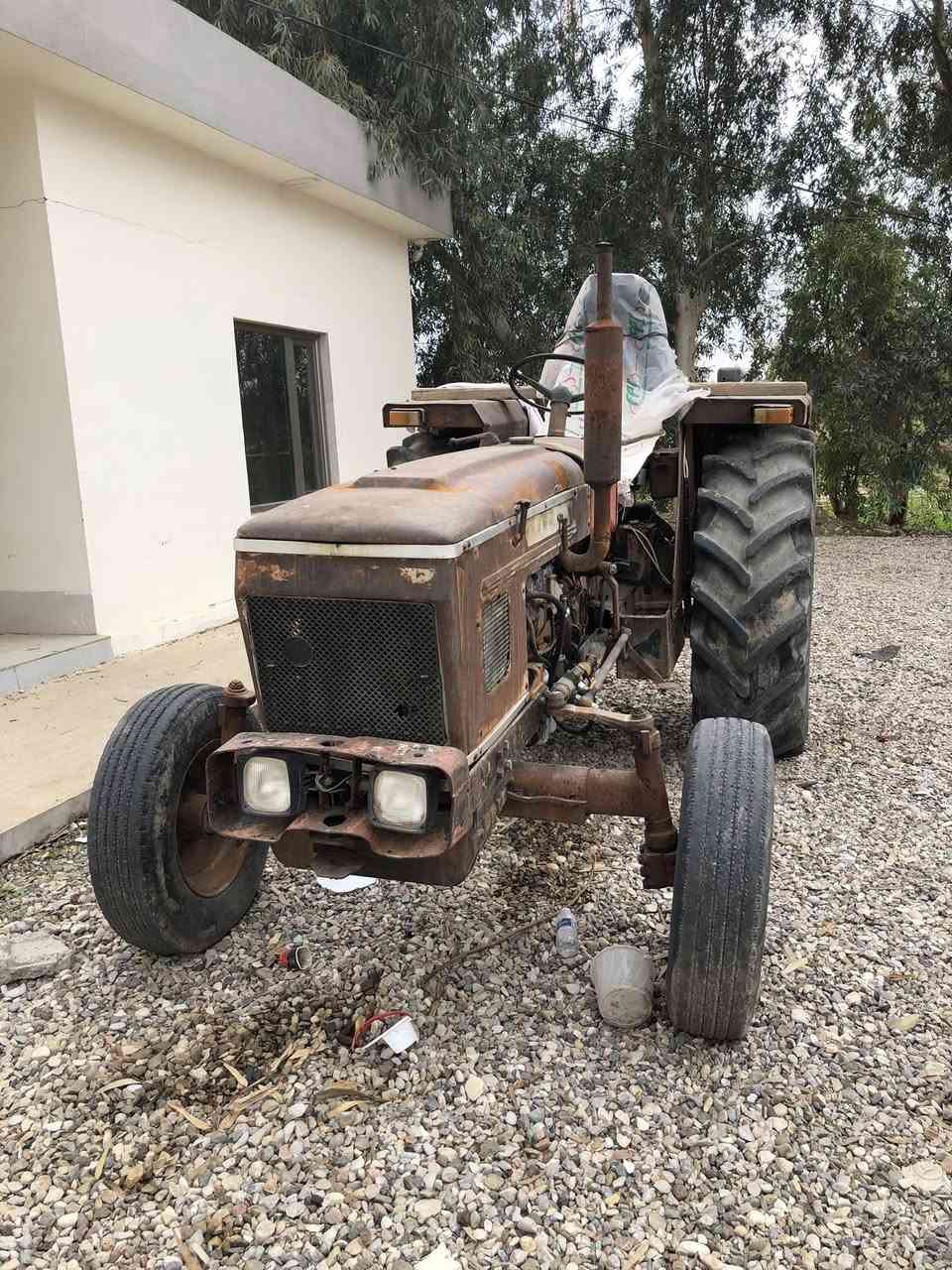 للبيع موديل 83 
سعر مناسب 26 ورقه مع الخرماشه 
مكان كلار


**إذا كنت صاحب هذا الإعلان وتريد حذفه لأي سبب، رجاءا أرسل رسالة إلى الدعم الفني**