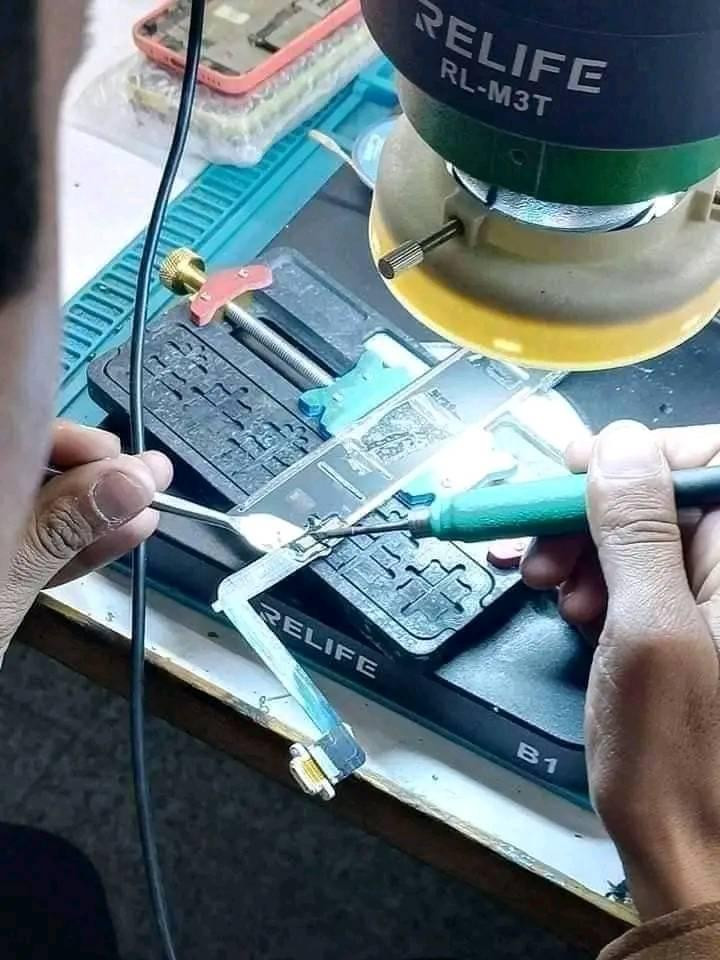 دورة تعليم صيانة وبرمجة الموبايلات في البصرة 
دورة شاملة احترافية شرط مااخليك تطلع مني لغاية ماتتعلم وتكون مصلح ومبرمج يلة اخرجك جميع انواع الموبايلات الوقت مفتوح انطيك شهادة صادرة من نقابة العمال رسمية معترف بيها 
البصرة الجمهورية شارع الاطفاء مقابل ريتاج سنتر قرب حسينية البتول عليها السلام 
*********** البصرة, العراق
