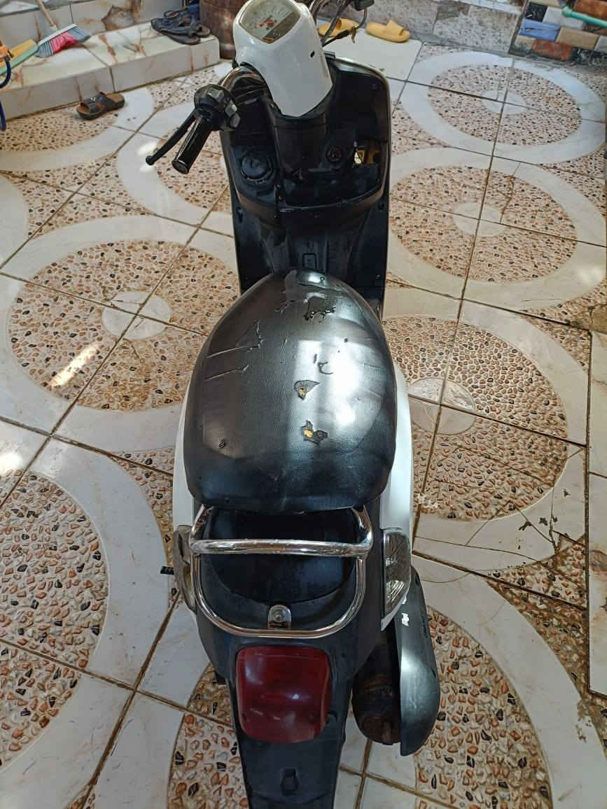 سلام عليكم للبيع دراجه بوليس بيضه ونضيفة 
دراجه شغاله سلف وهندر نكرة
الدراجه كهربائيات كله شغاله
 اشاير ضويات بك لايت سكن كلشي شغال
قفل ستيرن 
كفراته نضيفة واصلية ما بيه نقص بس بيه ملاحظات بسيطه كلش
الدراجه مجفته تجفيت زين لا نضوح ولا تنقيص ولا تبخير 
سعره 650 وبيه مجال عنواني ناصرية المركز 
للتواصل على الرقم ***********
