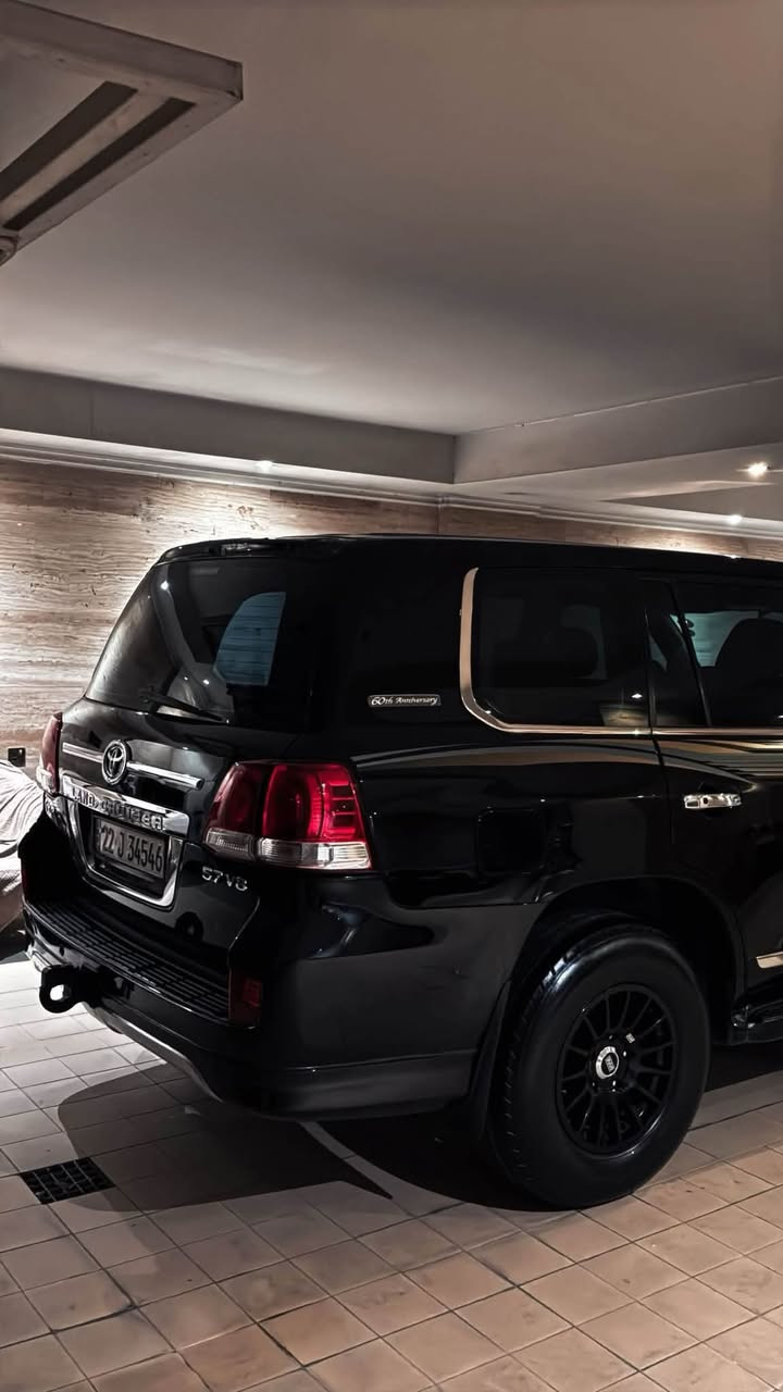 السلام عليكم
للبيع 

لاند كروز VXR فول مواصفات 

مديل 2011

معروفه مواصفات الاند كروز 

جاهزه من كلشي بدون حادث ولا اي شي بيها صدر جديد اصلي مال وكاله مو تجاري قوايش جديد اصليه فلاتر جميع السياره كل الفلاتر الي تخص تبريد محرك شوته كير و بانزين كله جديد وكاله كومه شغلات جانت مستهلكه وتجاريه كلها تبدلت اب اصلي وكاله مع الفواتير مال وكاله هواي مصروف عليها 

عليها تايرات شاهين جدد اصلي ووياله اصليه 

الجنح والمساطر وتيارات و الوياله. البلاديه موجوده هم 

بيها فقط بل جاملغ صبغ على كد يمكن اصبعين هيج شي اثر شخط 

السعر 34 وبيها مجال 

مكان السياره الجادريه 

للاستفسار فقط وتساب واتصال مارد على ماسنجر 

***********
