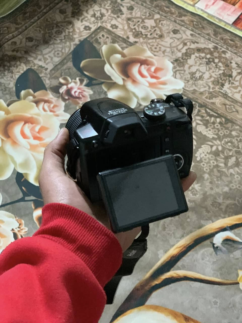 كامرا للبيع ماعرف ايشي عنهة خذتهة ب100 ربحني وخذهة بعدهة جديدة ***********
