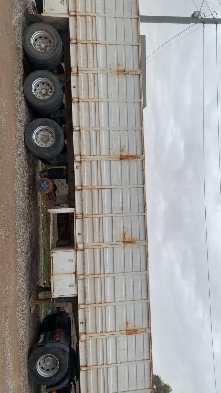 سەلام و عليك
ئەم بوديە بو فروشتنە ٤دينگلى دەبل تايەيە ٢دينگلى سەحال ٢ديگلى ورەقەيە ٥٥تەنى دەگرى 
ژمارة موبايي 📲***********)***********
