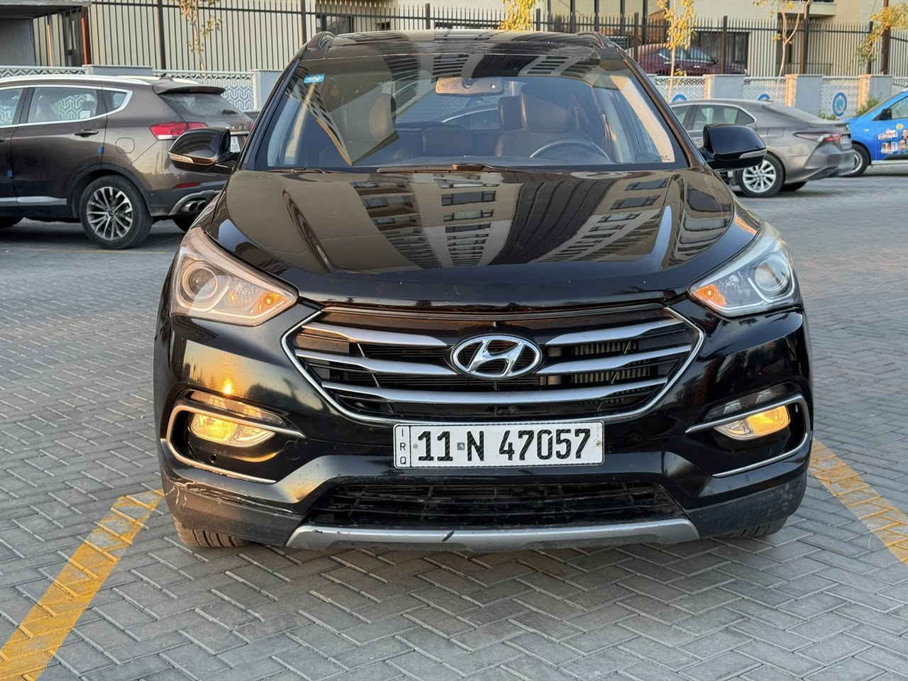 السلام عليكم
هونداي سنتافيا 2018 
السياره وارد أمريكي حادثها جاملغ. وبنيد  وبيها مكانات صبغ ابيع حزام 
مواصفات 
بصمه 
شاشه 
كأمره 
تحكم ستيرن 
بانوراما 
كراسي جلد 
محرك 2000 تيربو 
مكانها بغداد حي الجهاد. 
السعر. 135$
رقمي ***********
