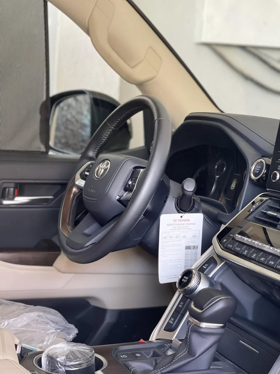 سلام عليكم لاندكروز بلاك اديشن محرك4000 تنفس طبيعي 
موديل 2024 زيروو ماشيه 6000شركه ساز مغلفه بي بي اف رفم بغداد 
بسمي العوان بابل ***********
