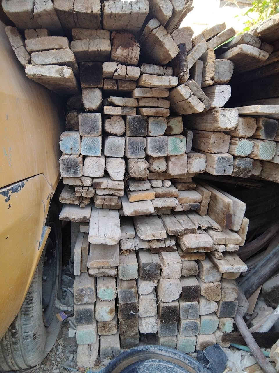 يوجد خشب نضيف للبيع للاتصال*********** الكماليه محطة اساله ماء البستان ابيع مفرد يعني ع المكعب
