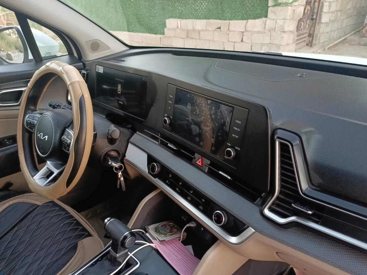 السلام عليكم للبيع كيا سبورتج 2023 خليجي  مواصفات معروفه ماشيه 37 الف رقم بغداد بسمنه 
بيهه بارد بل باب السكن واضحه بل صوره 
مكان السياره العامريه 
اي استفسار ***********
