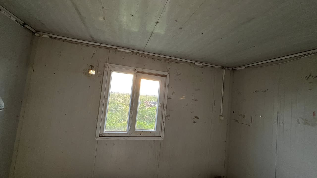 کابینە بۆ فرۆشتن
درێژی/7مەتر
پانی/3مەتر 
بەرزی/3مەتر
کراوەتە دوو ژوور
هەر ژورەو دەرگاو پەنچەرەی خۆی هەیە 
خەتی کارەبای جاهیزە 
شوێن قوشتەپە 
نرخی 9 وەرەقە 
ژمارەی مۆبایل ***********
