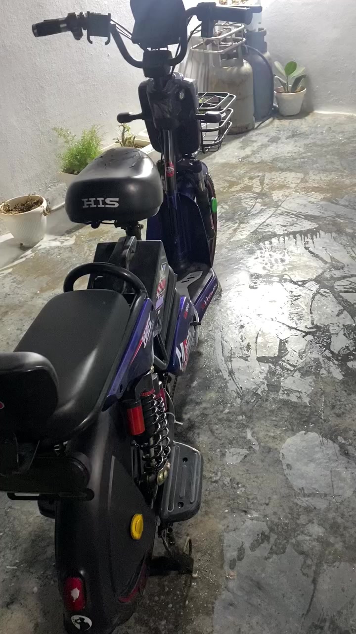 دراجه شحن للبيع شغاله بدون عيب 4بطاريه 15امبير مع الشاحنه  سعر 250اشتريته ب 600.   بيها مجال مال جيه


**إذا كنت صاحب هذا الإعلان وتريد حذفه لأي سبب، رجاءا أرسل رسالة إلى الدعم الفني**