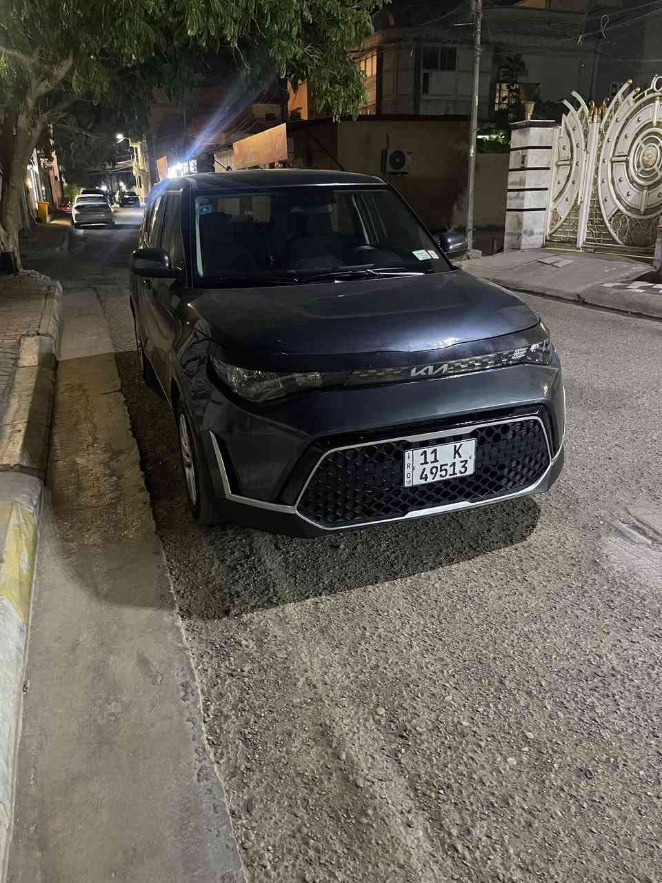 السلام عليكم كيا صول حادثها كما موضح بالصور رقم بغداد باسمي تحويل مباشر مكينه ٢٠٠٠ ماشيه ١٧ الف بيها أبواب صفحه اليسرى تبديل نفس اللون السياره بالكوت مركز المدينه السعر المطلوب ١٣٨$ وبيها مجال ***********
