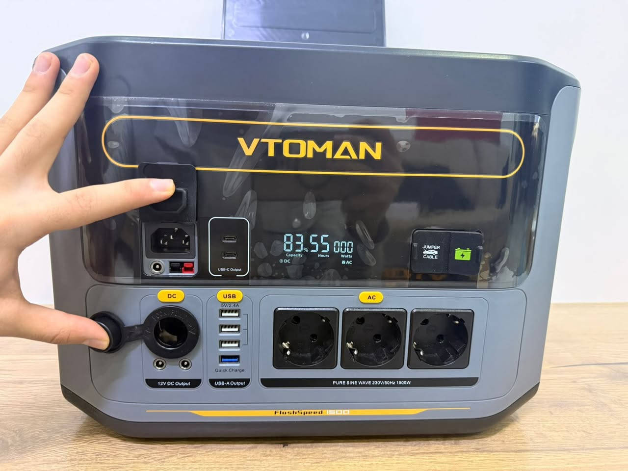 آخر القطع بقت
محطة الطاقة بور ستيشن

واط 1500 يعادل 6 امبير ونص

بطارية كبيرة بسعة :1548Wh

نوع البطارية: ليثيوم فوست الحديد 

يشحن الجهاز من 0 إلى 100% خلال حوالي ساعة 

ويدعم

الطاقة الشمسية: يدعم حتى 400 واط 

عدد مخارج الكهرباء: 3 مخارج AC موجة نقية

مخارج USB-C: حتى 100 واط للشحن السريع

و UBC : يتحول تلقائياً خلال أقل من 20ms عند انقطاع الكهرباء

 الوزن 19 كيلو تقريباً

جديد غير مستعمل للحجز عبر الخاص او واتساب***********
