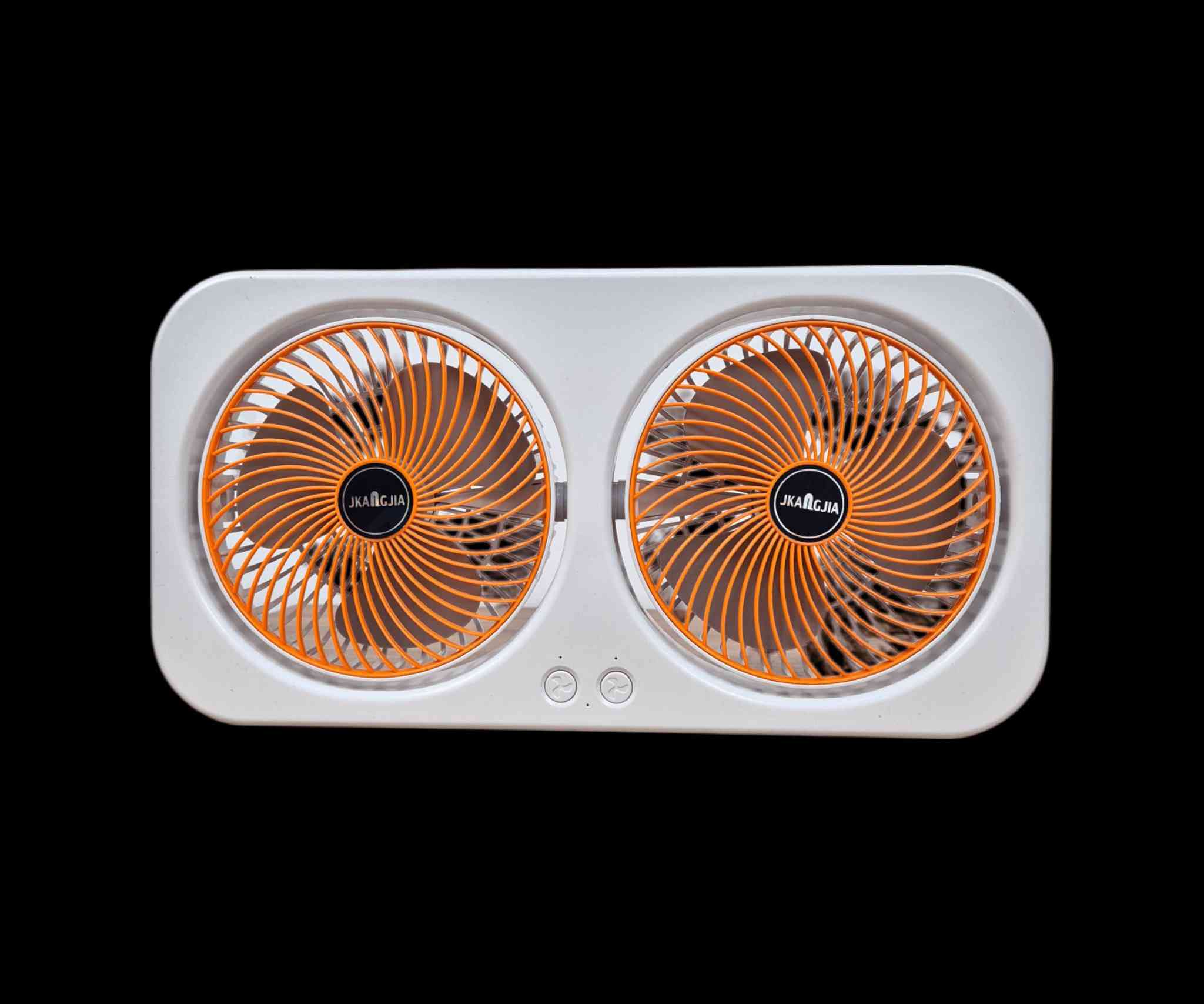 مروحة شحن ثنائية
السعر ب23000 الف

مثالية لتبريد غرف النوم، المكاتب، أو أماكن الجلوس بفعالية مزدوجة.

تُستخدم أثناء العمل أو النوم لتهوية مستمرة ومنعشة.

مناسبة للاستخدام المكتبي أو المنزلي بفضل حجمها وتصميمها المحمول.

  

المميزات

مروحتان مستقلتان بتصميم دوران مزدوج توفّر توزيع هواء واسع وفعّال.

تحكم منفصل لكل مروحة عبر زر خاص لتغيير السرعات حسب الحاجة (سرعتان لكل مروحة).

بطارية ليثيوم مدمجة قابلة للشحن (18650)، تدوم لفترات طويلة.

تشغيل عبر USB– يمكن توصيلها مع الباور بانك، اللابتوب، أو الشاحن.

تصميم محمول بيد حمل علوية لسهولة النقل والاستخدام في أي مكان.

أداء منخفض الضوضاء لتوفير راحة مثالية أثناء النوم أو العمل.

  

محتويات الصندوق

1 × مروحة مزدوجة دوران موديل JKJ-105

1 × كابل شحن USB

1 × دليل الاستخدام بعدة لغات

  

تفاصيل تقنية

الطراز: JKJ-105

الجهد المقنن: 3.7 فولت

التيار المقنن: 0.5–1 أمبير

نوع البطارية: ليثيوم 18650

أبعاد المنتج: 22.5 × 5.4 × 17 سم

أبعاد العبوة: 21.25 × 6.2 × 17.1 سم

  

ملاحظات

يُفضل شحن المنتج بالكامل قبل أول استخدام.

لا تلمس شفرات المروحة أثناء التشغيل.

تأكد من استخدام مصدر طاقة مناسب أثناء الشحن (5 فولت1 أمبير).

تواصل واتساب ***********
