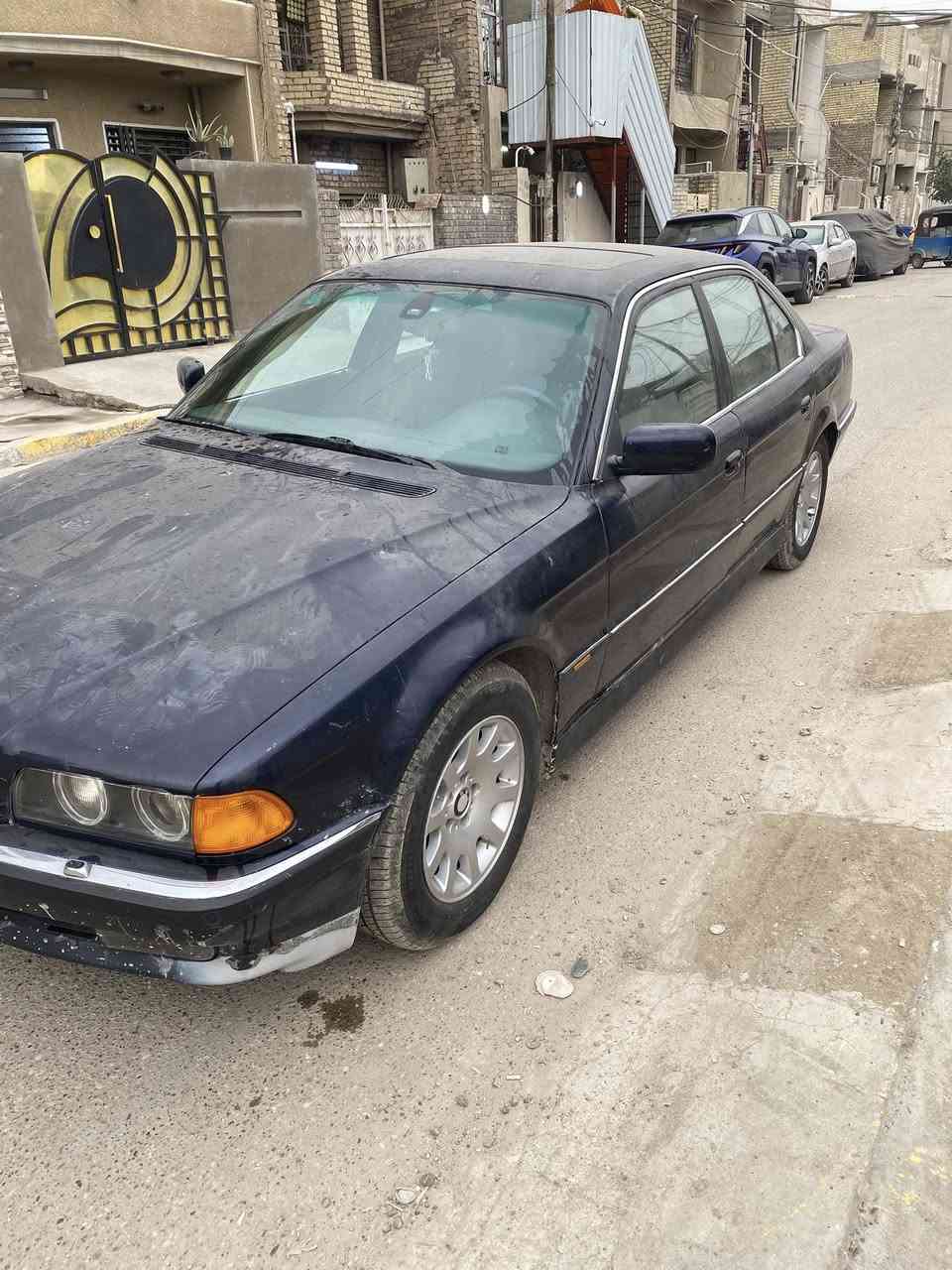 سلام عليكم بي ام  البيع مديل 96/ بلاديه مابيه  
شويه صبغ الجماليه حجم 735 بس المكينه مبدله 744/
سياره بسمي ثاني يوم احولك رقم نكليزي بغداد مكاني بغداد السعر 85 رقم الهاتف ***********
