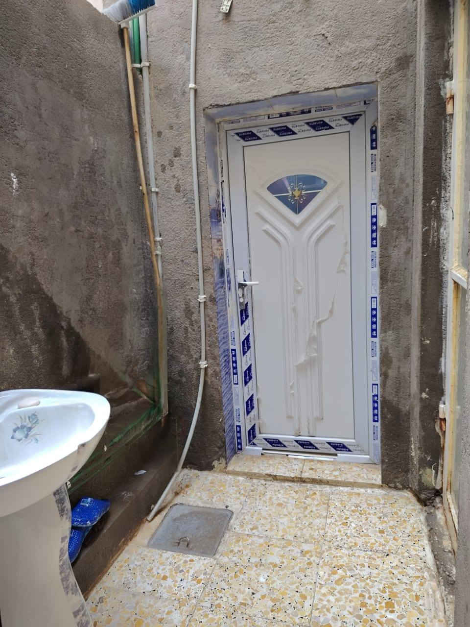 اعاده نشر دار للبيع حقل لثاني نص قطعه بطول قاط ونص قريب على شارع لعيداويه غرفتين  صاله مفتوحه مامطلوب اسكان ***********
