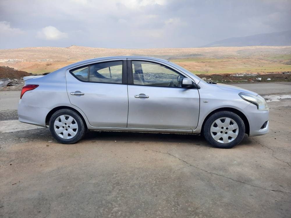 نیسان سنی مۆدیل 2017 یەدە نیکل دەبل گێچ گێرو مەکینەو توندوتۆڵی تەبرید ساردوگەرمی بەشەرت سەنەوی تازە بەسەر چووە فحسو هەزەی نوێیە. سیارەکە پێنج پارچەی بۆیاغە. براکێتی لای سکنی قنجێکی پێوەیە سیارەکە هیچ مەسرەفی تێدانیە نرخ 85$معامەلە شوێن شقلاوە بۆزانیاری زیاتر پەیوەندی بکە 
***********
*********** شقلاوة, أربيل
