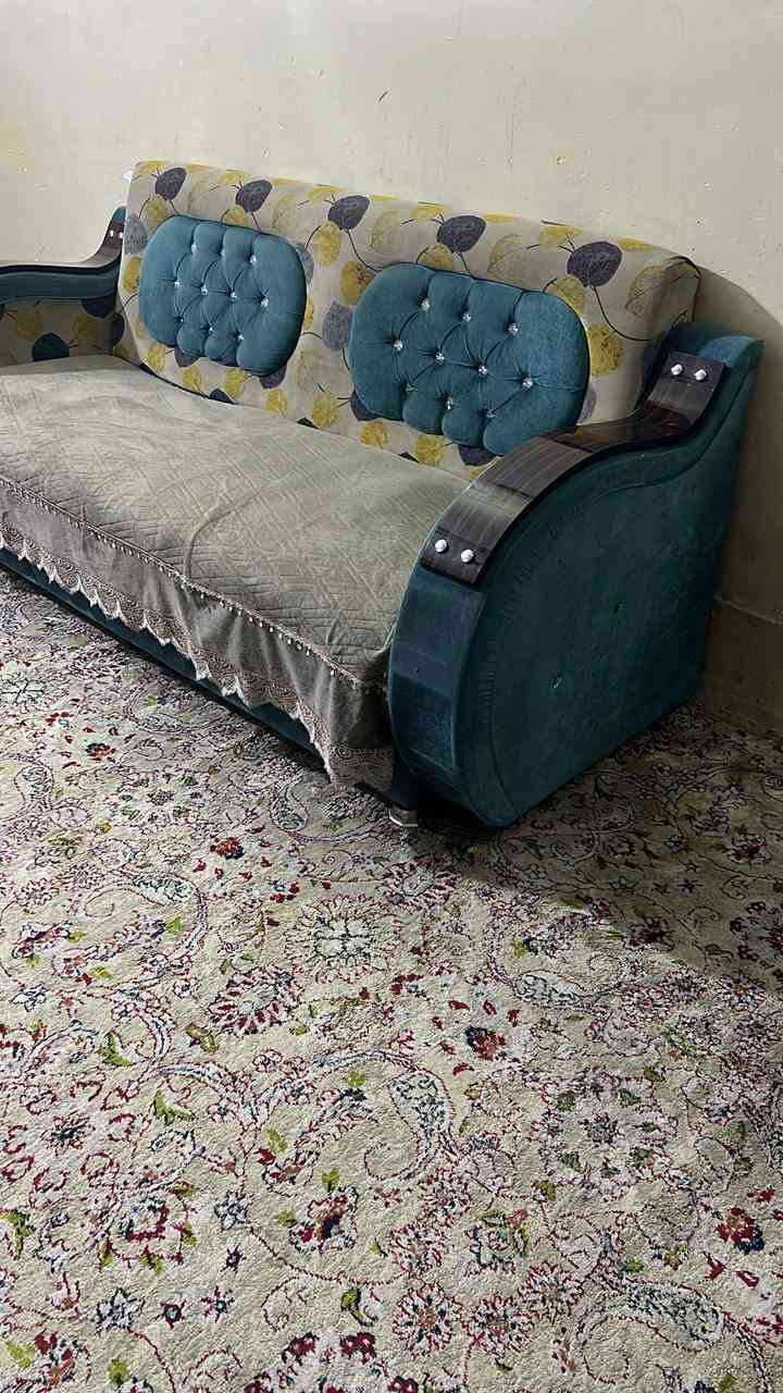 سلام عليكم ورحمة الله وبركاته تخم للبيع مع البردات سعر 250
وبي مجال 
تخم 10 نفرات 
بردات 3 قطع
***********
