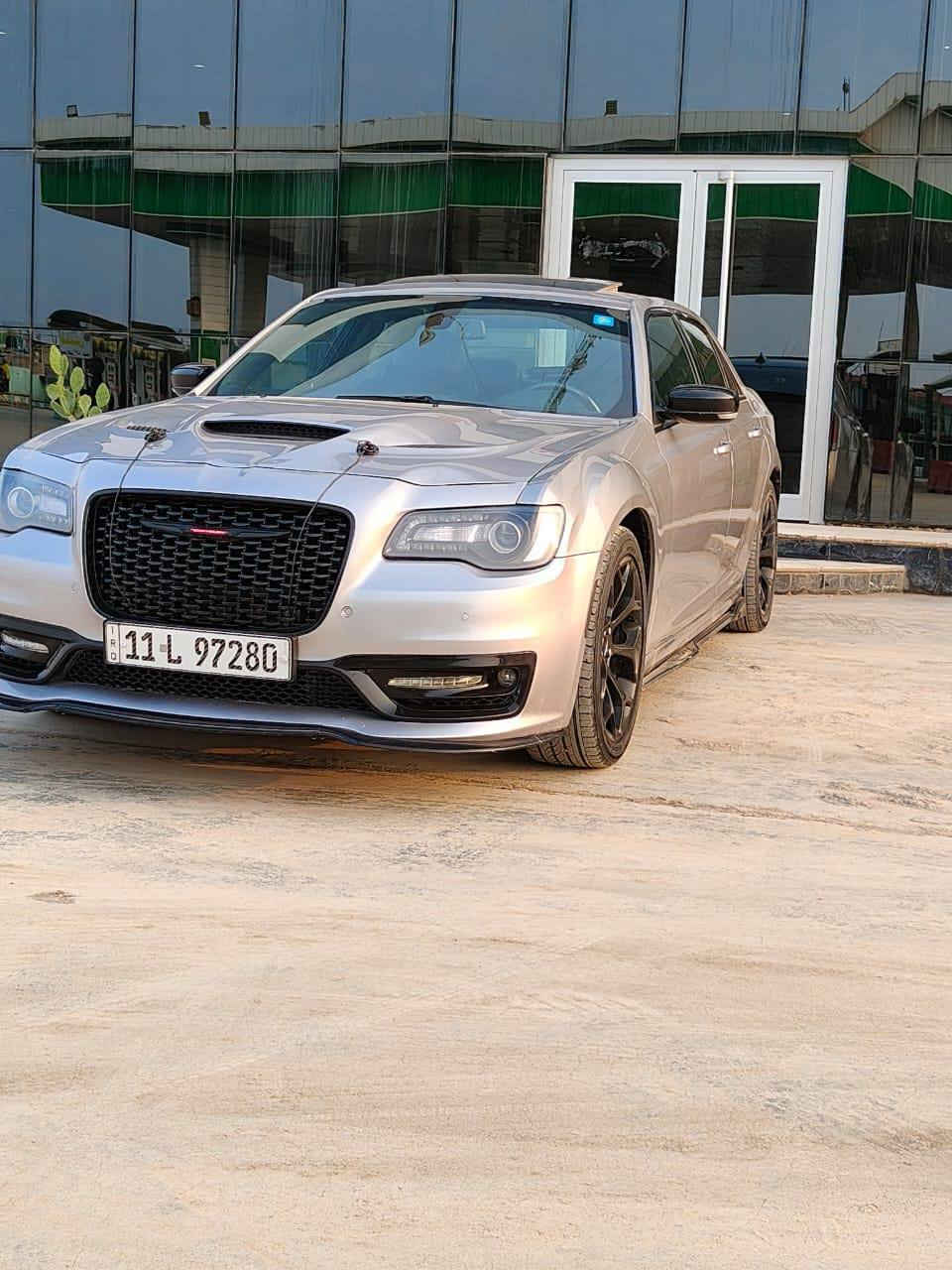 عندي أوباما 
موديل 18 
الفئة اس 
اللون رصاصي فضي
حادثها فقط جاملغ ...فقط جاملغ يعني لا دعامية ولا بنيد ومصلح بارد ...بالعراق بيدي وبفضل الجيران الأعزاء بدلت باب السائق والباب لي خلف السائق ...ابواب تفصيخ نفس اللون ...
السيارة تخم تاير تايلندي 
عليها درگة ستيرن فايبر رياضي 
شاشه كاربلي
بنيد محدث ثلاث فتحات والبنيد الأصلي مالتها موجود ما بيه خدش ...شخط ما بيه ...
دفيوزر محدث ..دفيوزرها الاصلي موجود وياها...
السيارة داخلها جلد أسود مختوم اس ..نظافة 90% ...
السيارة جدا نظيفة ...جدا ...بلكات اني ابدلها كل 25 الف 
فيتبم ابدل كل 10 آلاف 
دهن ابدل كل 3 آلاف 
حدادية جاهزة 
رقم بغداد 
سنوية 2031
هزة للشهر العاشر تنتهي..
بيها دفتر خروجية 
طالع بيها الى ايران ...
المطلوب مراوس ...جالنجر جي تي 2023 ...حادث خفيف ورقم. دولي  بغداد ...
صورة حادث السيارة وصورة السيارة ...
***********
