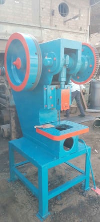 بريس سنتريك حجم 40طن شغال وكامل استفسار رقمي 07708840113