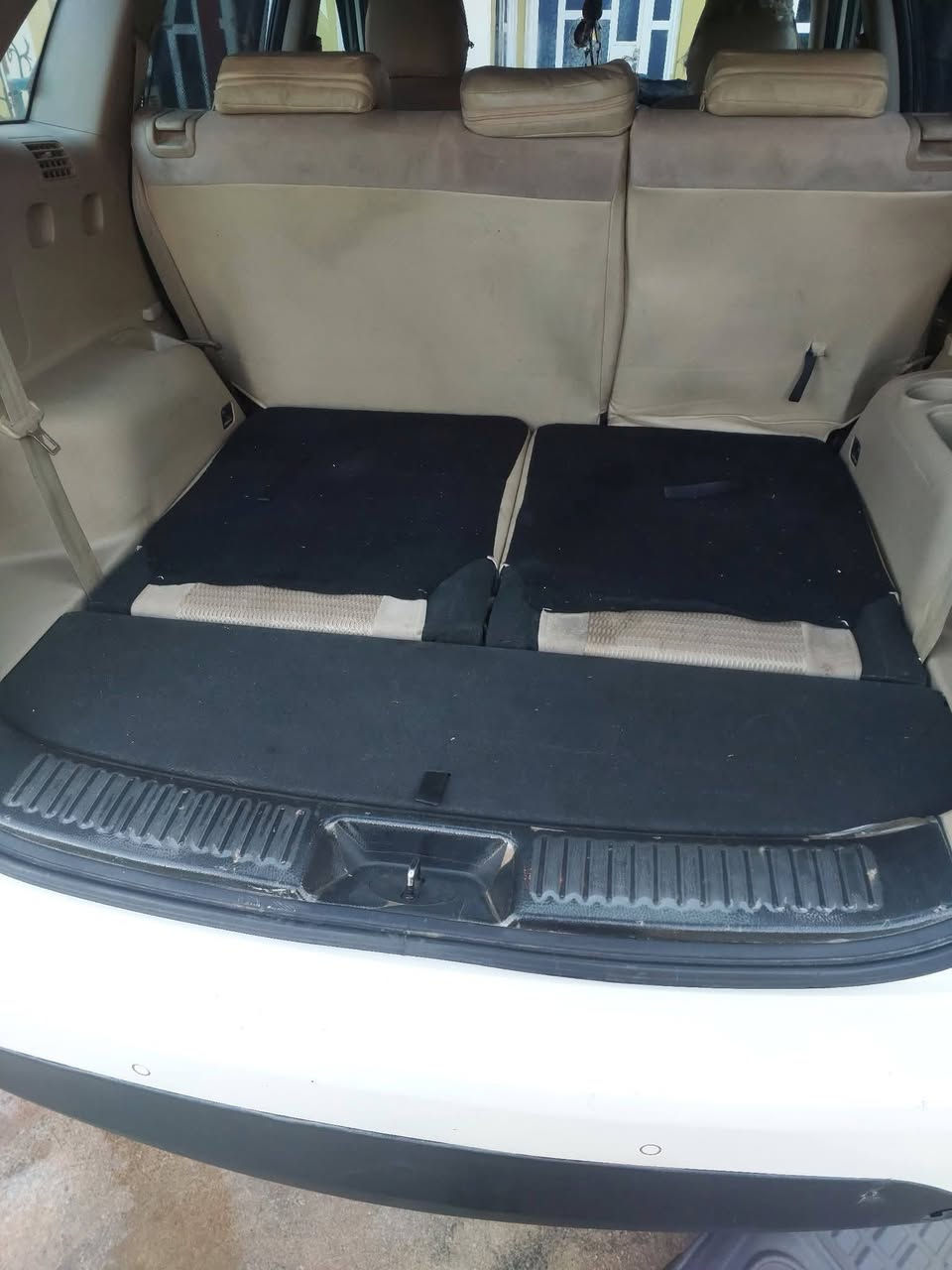 السلام عليكم
سورنتو موديل 15
خليجي 
بيها تبديل جامرلغات أمامي وبنيد 
محرك 6  سلندر
ماشيه 130
قطع تبريد 3
رقم ديالى بسمي
مكان السيارة ديالى 
الاستفسار 
***********
***********
