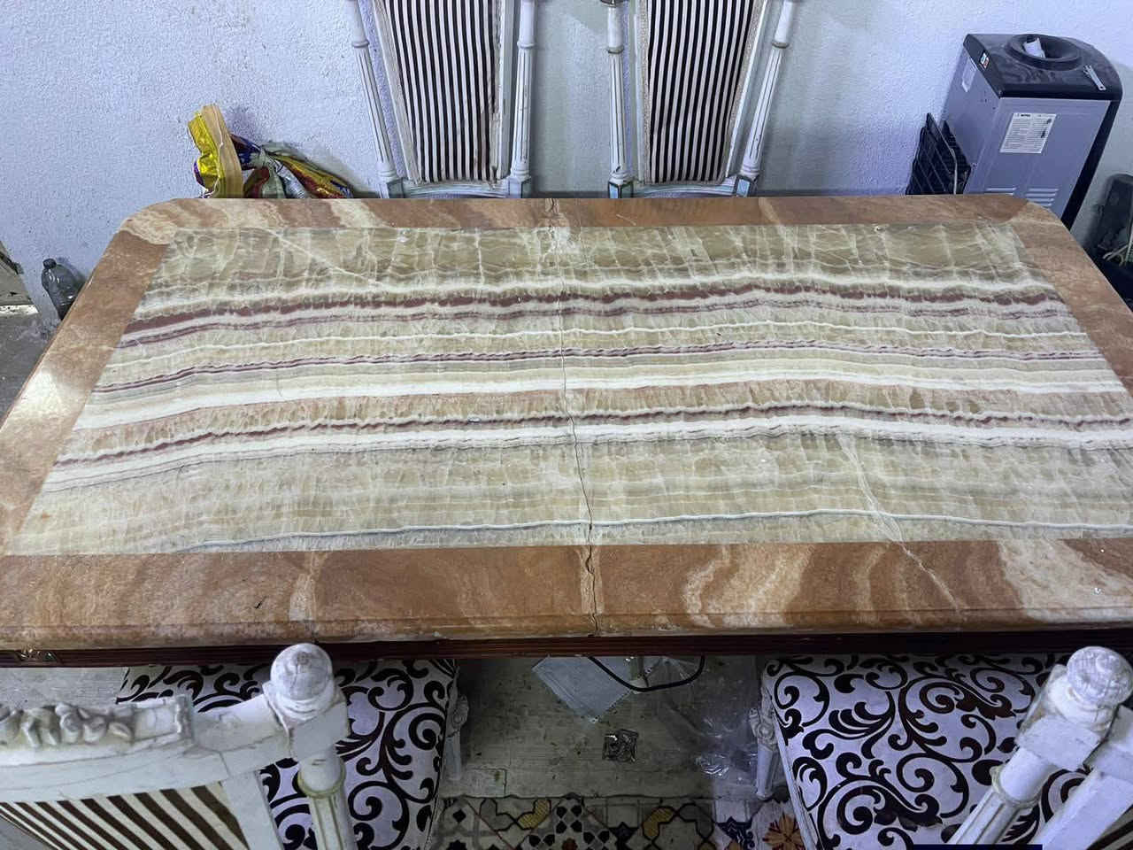 ميز طعام ضخم مرمر باله مال كويت بي 3 كراسي  طوله مترتين عنوان بصره لتصال ع واتساب ***********
