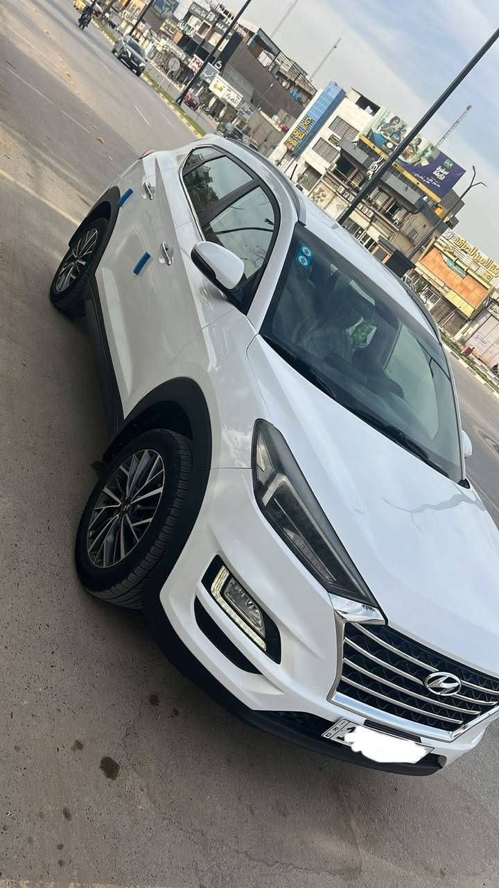 ‏سلام عليكم للبيع توسان خليجي موديل 2019 رقم بغداد الجديد دولي بأسمي هزه سنوية جديدة 2030
‏مكفوله من الصبغ التبديل وكير ومحرك وضع شركة. 
‏مواصفاتها 
‏ خمس عدسات  كشنات جلد كشن كهرباء شاحن وايرلس سايد بريك بالقدم تبريد قطعتين حساس أمامي حساس خلفي كاميرا مري شفط و إشاير بلمري مو درايف  منفذ وايرلس امامي وخلفي ثلاث أنظمة قيادة مثبت سرعة خمسة ويل كب كروم محرك 2000 دوش ترحيب ذاتي GPS خرائط الطريق لد أمامي نهاري تاير جديد وارضيه مغلفه جلد 
‏ماشية 65 الف حقيقي 
‏السعر 193 $$ وبيها مجال بسيط 
‏الاستفسار *********** 
‏مكان السيارة بابل حله 
‏الملاحظة أنا مكلف بالنشر فقط 

‏

