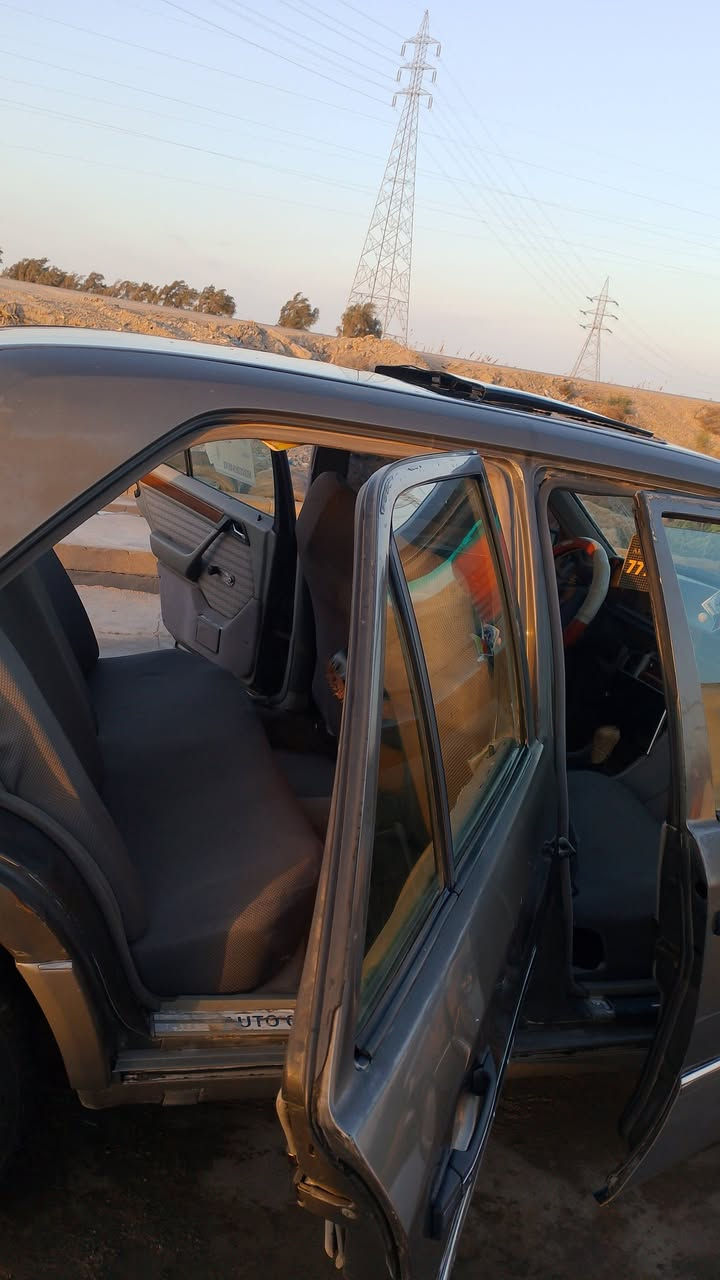 دب موديل90 جاهزه
رقم شمالي سنويه تنتهي 2030
داخله هزه 2026
محرك بطه 
قواعد بلاد
البصره قضاء المدينه 
***********
السعر53 وبيها مجال
