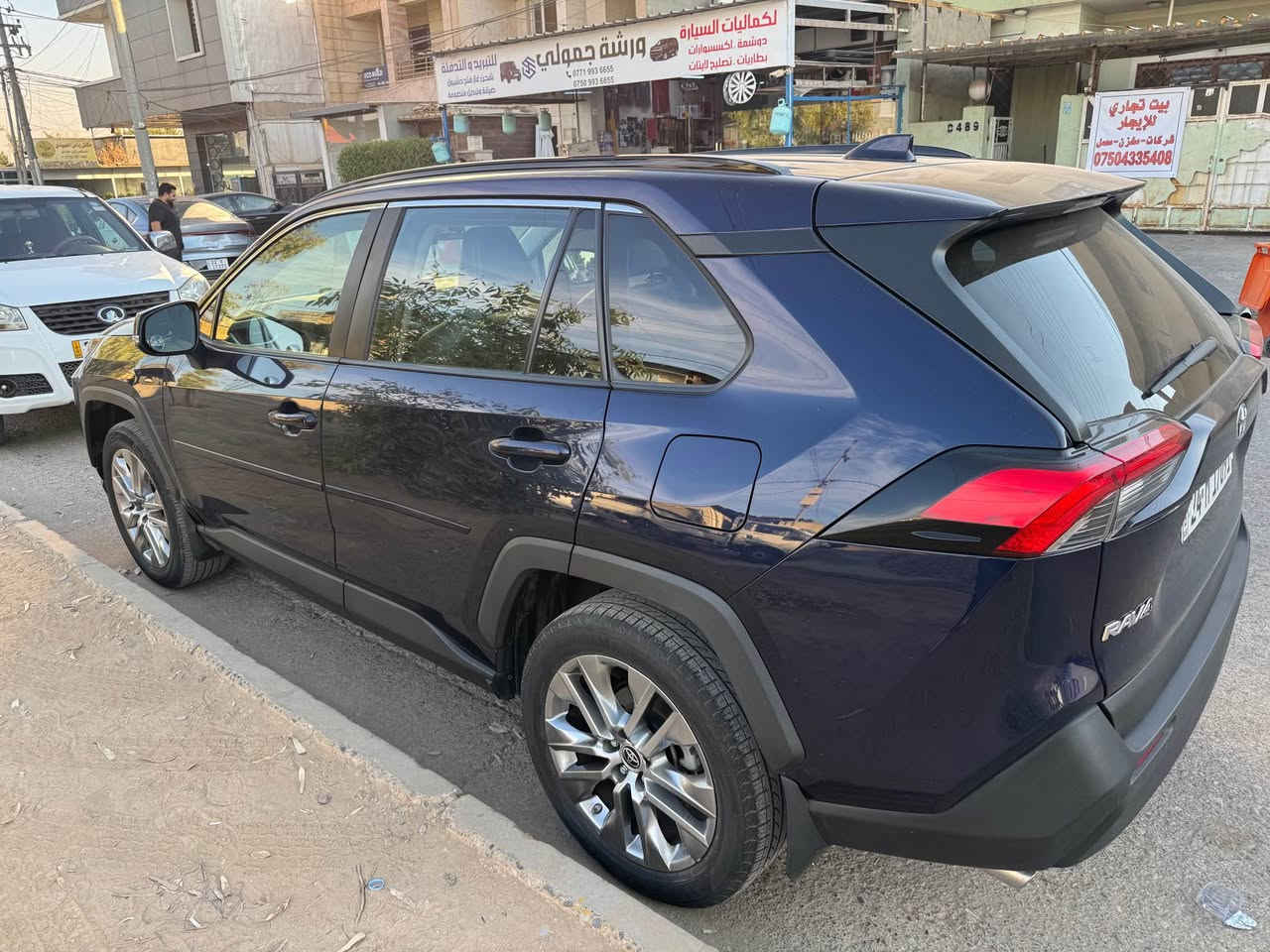 راف فور 
2023
فول مواصفات 
Xle premium
فتحة 
وجلد
ضرر موضح بالصوره نصف جاملغ امامي فقط
السياره رقم دهوك مكانها اربيل
للاستفسار 
***********
*********** أربيل, العراق
