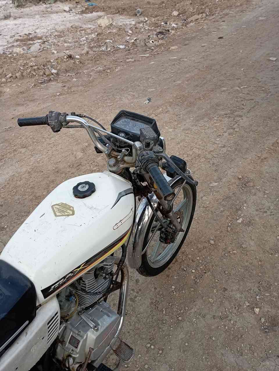 السلام عليكم دراجه سيفان للبيع موديل 19 اوراق دراجه نضيفه السعر 350وبيه مجال للشراي  المكان بابل الحمزة الغربي ***********
