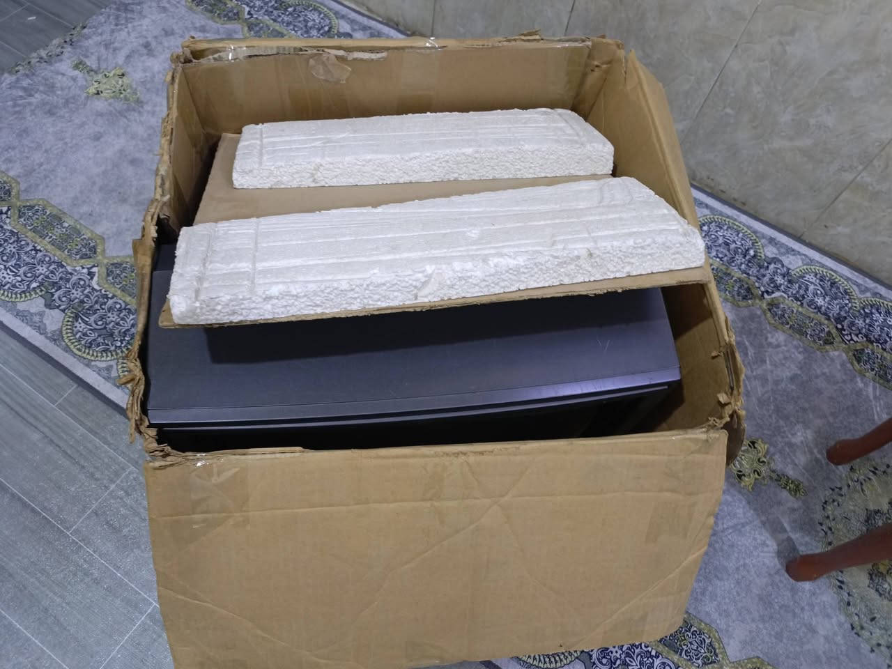 للبيع 
تلفزيون( EIC- قيثاره )
إنتاج شركة الصناعات الالكترونيه العراقيه 
حجم 20 بوصه ..سنه الصنع 1988
مستخدم مع الكارتون الاصلي.شغال وبحاله ممتازه خالي من التصليح نهائيا بلاد وضع شركه مع أريل ياباني اصلي 
نظافه عاليه جدا مقارب للجديد 
للاستفسار ( ***********) متواجد واتساب ماسنجر..يوجد توصيل 
(( السعر مراسله الصفحه))
ملاحظه..كل قطعه بسعرها
