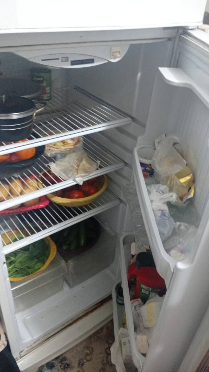 السلام عليكم غراض للبيع
ثلاجة  17 قدم  شركة كونكورد #السعر  125
مجمدة  8  قدم  arçelik #السعر 75
تخم 7 نفر #السعر 125
براد الحافظ #السعر 100
للاستفسار الاتصال على الرقم 
‏‪***********‬‏
