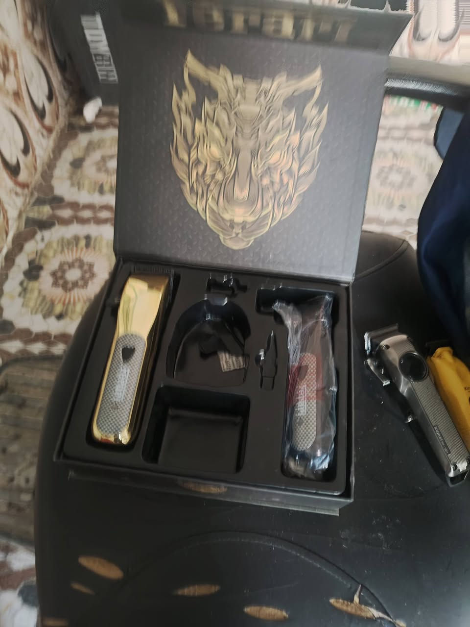 سلام عليكم
عندي غراض حلاقه كامل للبيع شلعه وحده 
***********
