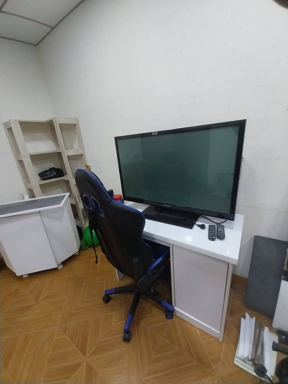 ئەم ئەشیایانە بۆ فرۆشتن زۆر تازەن
1.کەنتۆرێکی 5 تاک سەرەوەی کامل مەغزەن بە 2 سیسەمەوە
2. کەوانتەر 5 مەترو نیو بە بەردەوە
3. مێزێک
4. تەلەفزیۆنێکی شاشە 43
5. کورسیەکی گەیمینگ
بۆ مەعامەلە پەیوەندی بکە بە خاوەنی / ***********
