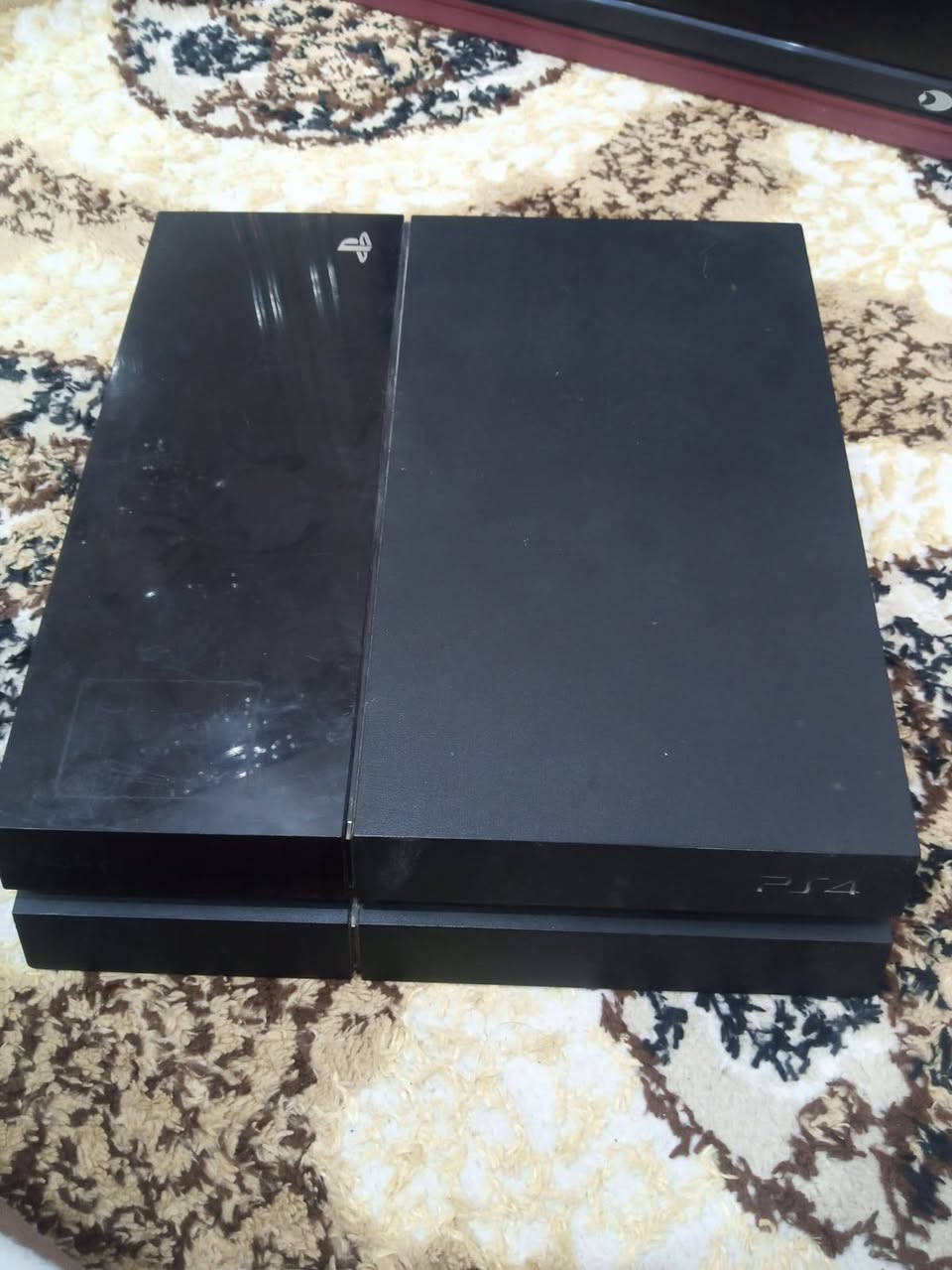 سلام عليكم 
_بلي فور فات اولاين. 

_ذاكره 500g. 

_كامل ملحقاته. 

_جوستكات 2مع كيبل شحن. 

_نضافه 80٪. 

_العاب (بيس)(وفيفا26)(modern warfare 2). 

_سعر 225وبي مجال. 
_او مراوس بلي فور مهكر. 

_مكان نجف حي نداء. 

_***********واتساب فقط. 

_*********** اتصال فقط.
