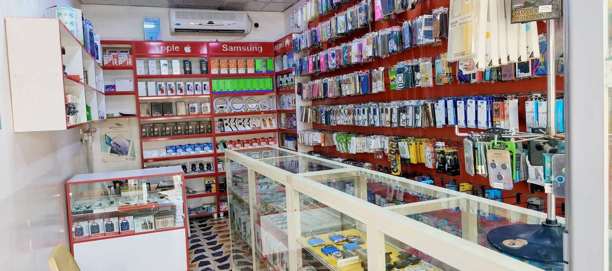 #للبيع_مكتب_موبايلات
جاهز مع اثاث شلع
ديكورات و سبلت و مبردة و شاشة بلازمة و كاميرات 
اكسسوارات حديثة متكاملة
مواد انترنت 
وكالة خطوط زين 
وكالة اسيا خطوط 
وكالة استبدال زين 
طباعات رصيد 
ملاحظة بيع شلع 
يرهم مقدمة نص و الباقي قصط
للاستفسار 
العنوان/صلاح الدين الشرقاط 
***********
***********
