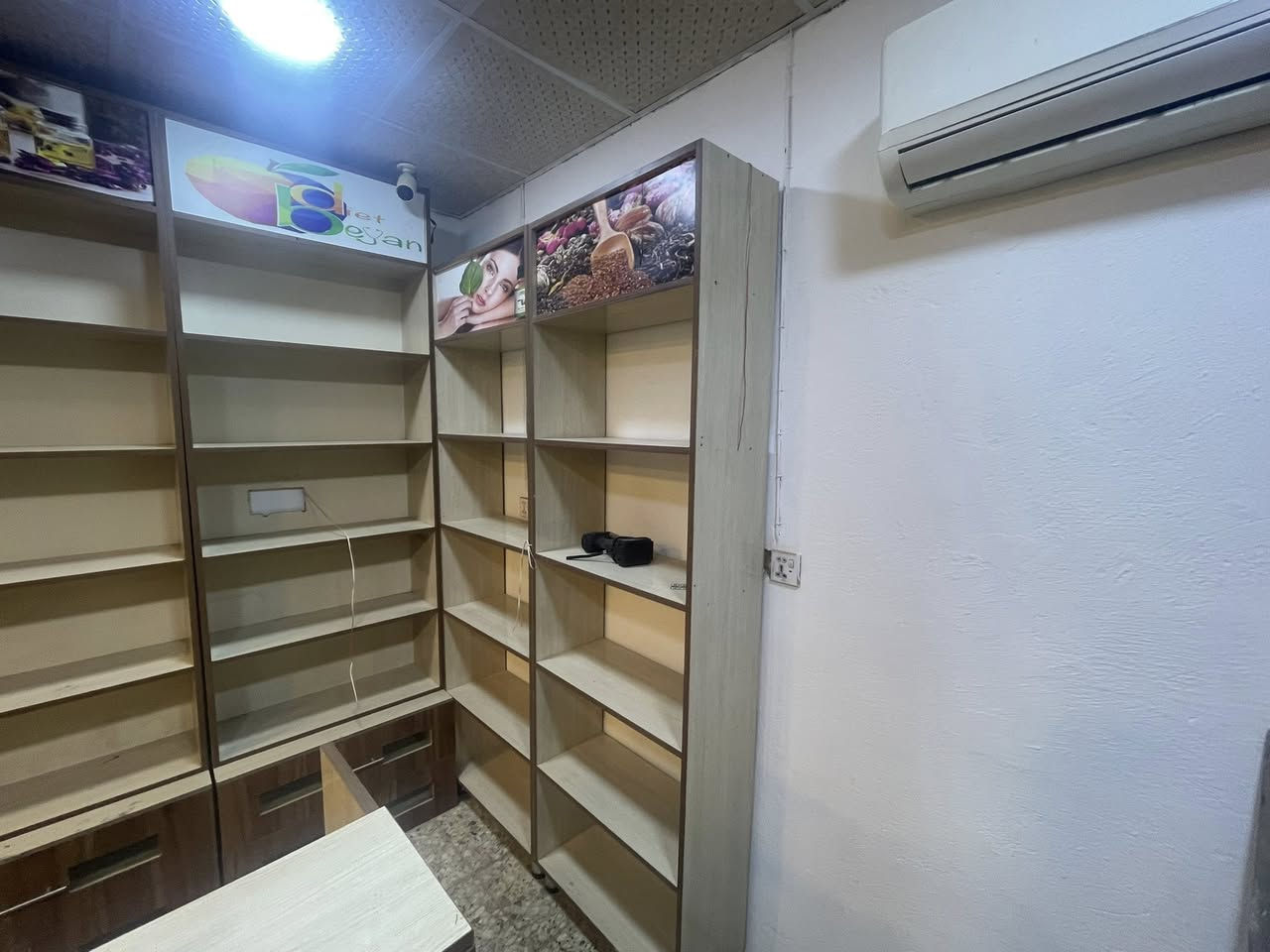 فاترينات تفاصل شغل درجة اولى  تحتوي ع مجرات استخدم شهر المكان نجف ***********
