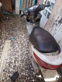 شباب دراجه بريز للبيع بس طفت وبعد ما تشتغل الدير سلف ما تشتغل ما اعرف ...