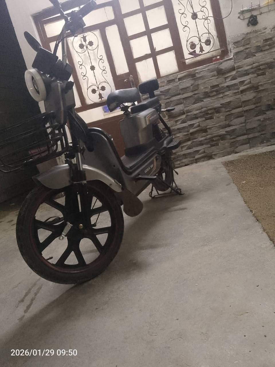 بايسكل شحن للبيع اربع بطاريات فول مواصفات كل شي شغال السعر 325 وبي مجال قليل وياه ثنين اسويجات بصمه وكارت وسويج بايدر جديد ما مفتوح للاستفسار الاتصال على الرقم ***********
