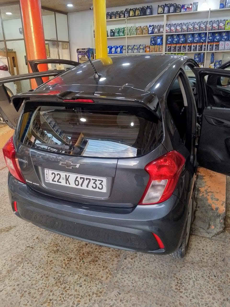 شوفرليت سبارك خليجي موديل 2020 جاملغ ونص بنيد مصبوغ بدون دواخل بدون معجون فقط رش
السياره رقم اربيل رقم جديد سنويه جديده 
مكانها بالحله تحويل او وكاله جاهزه
السعر ١٠٠ 
***********
ملاحظه السياره جديده جدا ماشيه ٥٥ الف كيلو
