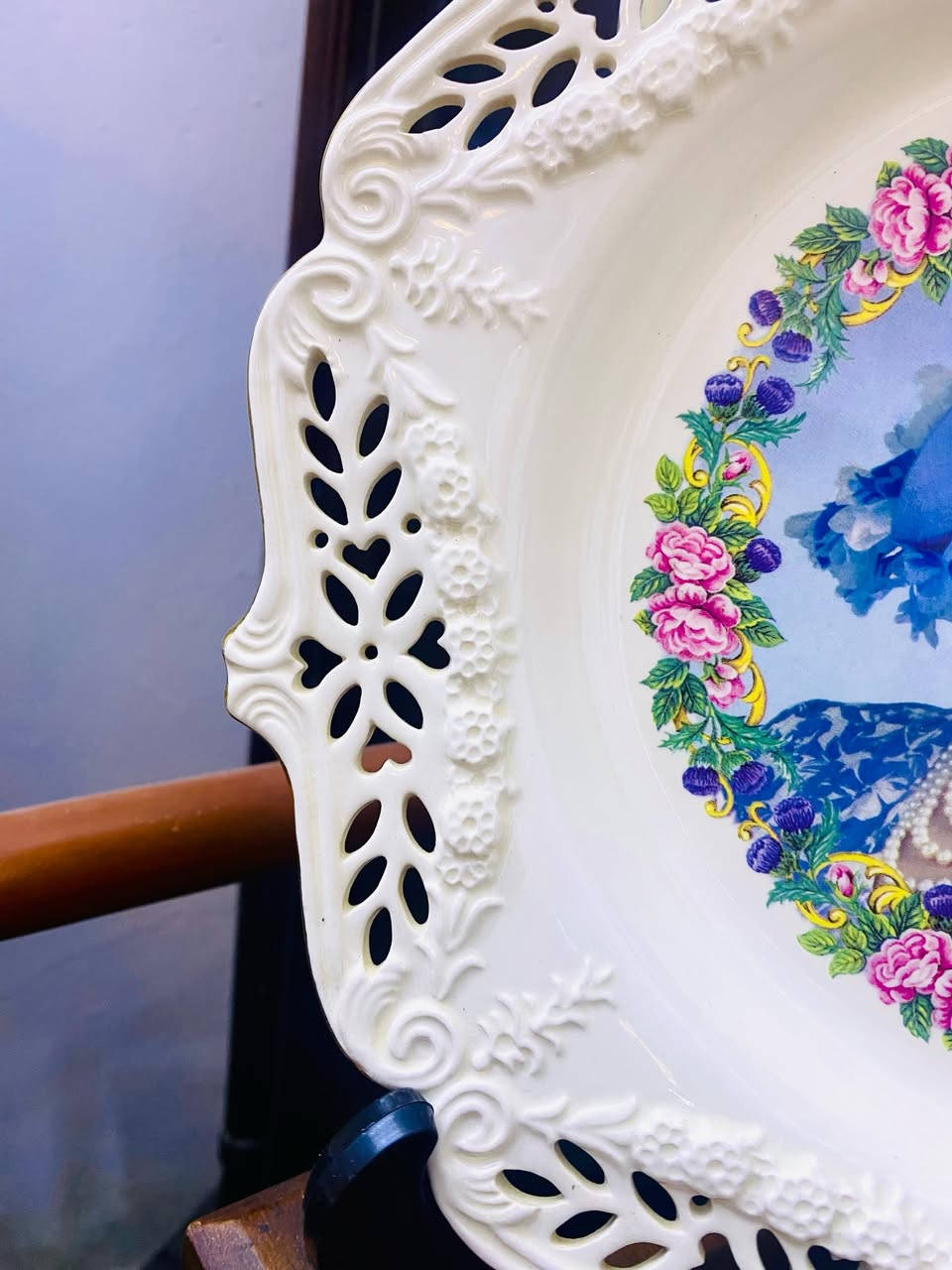 صحن مع كشتبـان انكليزي  مختوم ✨
القياس 27 سم 
السعر 10 الف

‎للطلب والاستفسار مراسلة الصفحة 💌💌
‎يوجد خدمة توصيل لكافة المحافظات🚕🚕
‎بغداد 5
المحافظات 8

.
.
.


**إذا كنت صاحب هذا الإعلان وتريد حذفه لأي سبب، رجاءا أرسل رسالة إلى الدعم الفني**