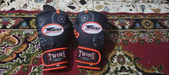 سلام عليكم
موجود قفازات الملاكمة درجة اولى 
ما ملبوسات اقل الشهر نهايتهن 20
مكاني النهروان شارع المستشفى قرب اسواق ابو شيبة 
تواصل: ***********
