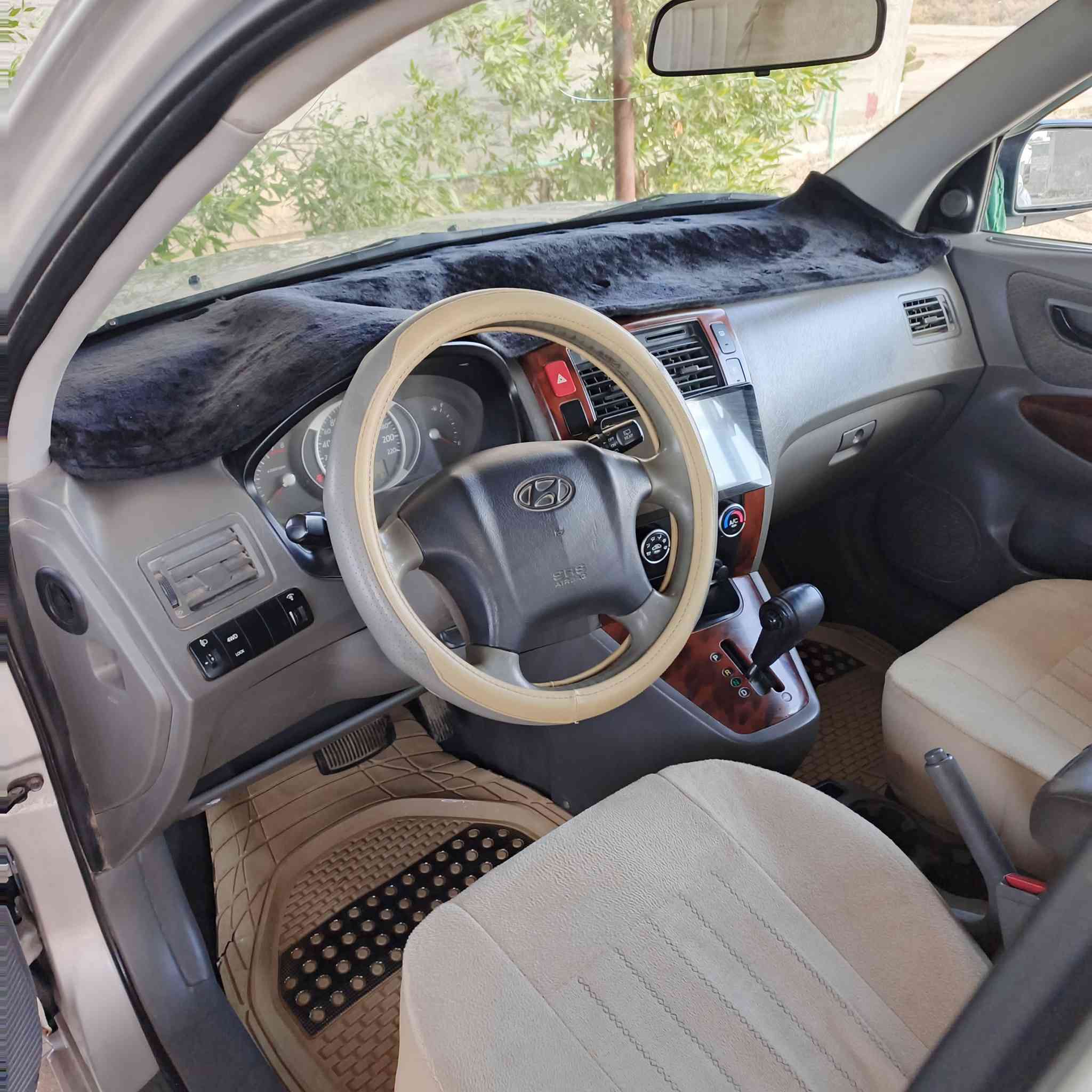 السلام عليكم 
توسان خليجي كفاله موديل 2009 رقم بغداد دولي محرك 2700 v6 
السعر 115 أوبيه مجال قليل 
مكان السياره بابل الحمزه الغربي 
رقم الهاتف ***********
