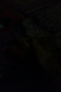 للأسف الصورة مظلمة جدًا وما أقدر أحدد تفاصيل الغرض الموجود بالتصوير. إ...