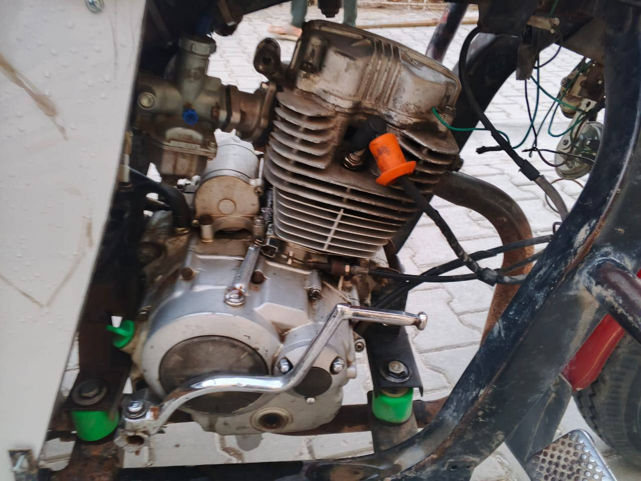 سلام عليكم ستوته للبيع موديل 12 اوراق أصولي ركبه شاصي مكفوله سوته خير من الله كل شغل بيها نكر سلف المكان حي أور سبع قصور سعر 650 رقم انتصال ‏‪***********‬‏
