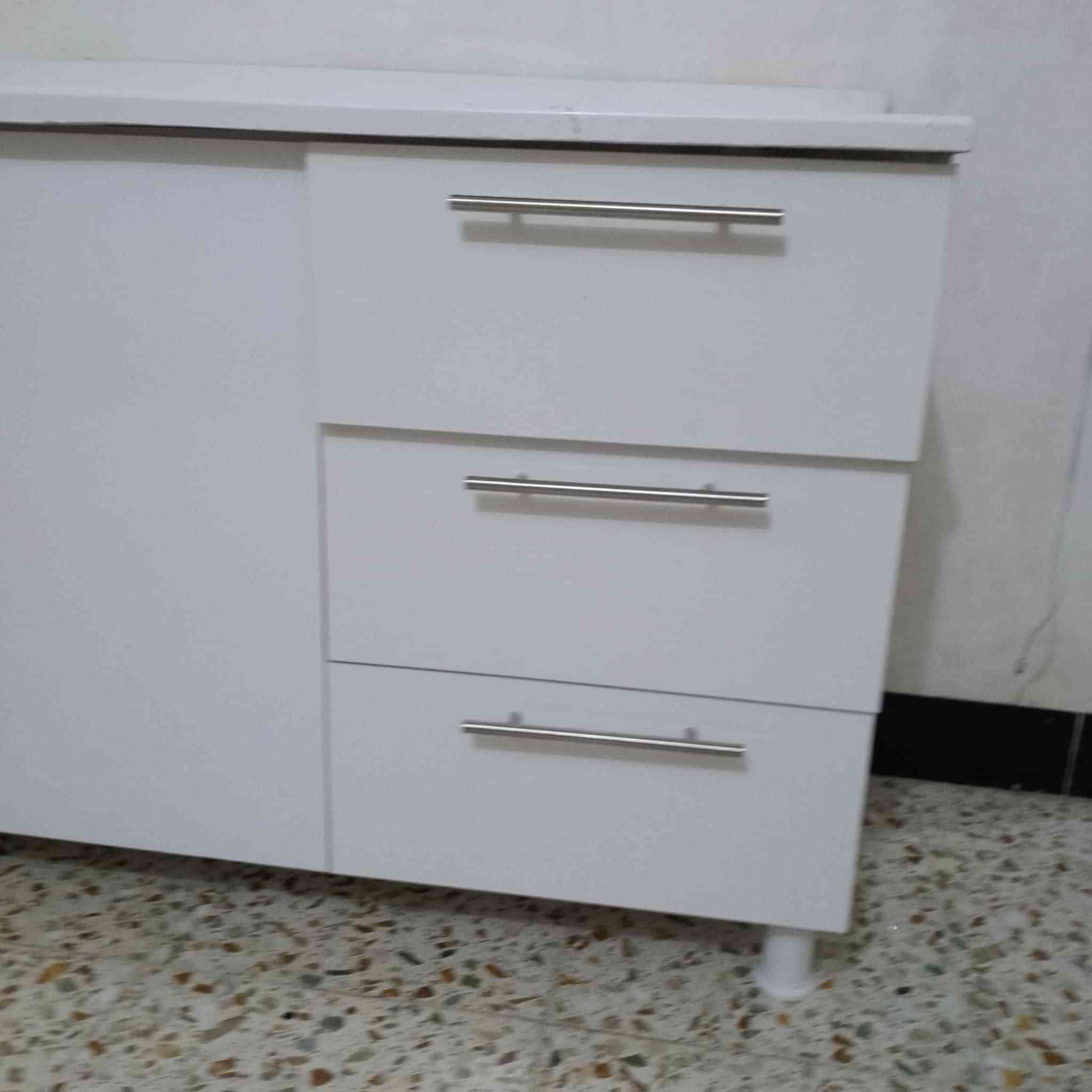 سنك سيراميك تركي مترتين مامستخدم جديد بسعر مناسب جداأ 125الف ***********
