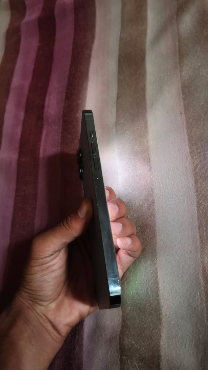 ايفون 13 برو ماكس نضافته ١٠٠/١٠٠ ما ناقصه اي شي كله ؏ وضع شركه بطاريته83 ذاكرته ١٢٨ كله ؏ وضع شركه رقمي ***********
