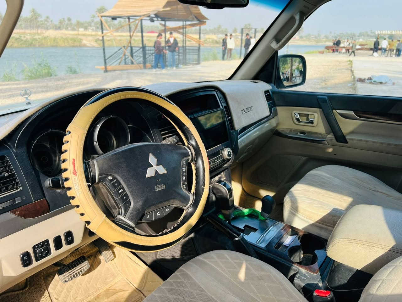 سلام عليكم

باجيرو حبتور 2014 

كفالة عامة ما عدا الباب مال صدر بيه بارد  

فتحة

كشنات جلد+ كهرباء 

مري شفط 

اشاير ترحيب 

دمام خلفي 

كشاف ضباب

لايت زنون 

حساسات خلفي
 مكان السياره بابل 

للاستفسار//***********
